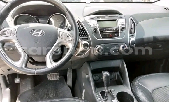 Sayi Na hannu Hyundai Tucson White Mota in Ouagadougou a Burkina Faso Sayi Na hannu Hyundai Tucson White Mota in Ouagadougou a Burkina Faso