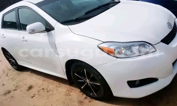 Sayi Na hannu Toyota Matrix White Mota in Ouagadougou a Burkina Faso Sayi Na hannu Toyota Matrix White Mota in Ouagadougou a Burkina Faso