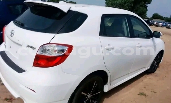 Sayi Na hannu Toyota Matrix White Mota in Ouagadougou a Burkina Faso Sayi Na hannu Toyota Matrix White Mota in Ouagadougou a Burkina Faso