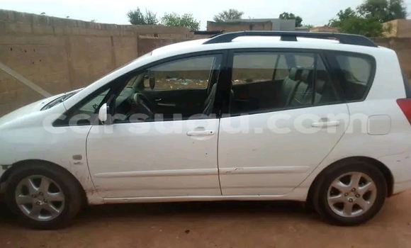 Acheter Occasion Voiture Toyota Corolla Verso Blanc à Ouagadougou, Burkina-Faso Acheter Occasion Voiture Toyota Corolla Verso Blanc à Ouagadougou, Burkina-Faso