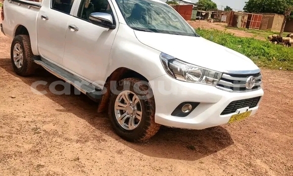 Acheter Occasion Voiture Toyota Hilux Blanc à Ouagadougou, Burkina-Faso Acheter Occasion Voiture Toyota Hilux Blanc à Ouagadougou, Burkina-Faso