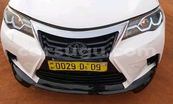 Acheter Occasion Voiture Toyota RAV4 Blanc à Ouagadougou, Burkina-Faso Acheter Occasion Voiture Toyota RAV4 Blanc à Ouagadougou, Burkina-Faso