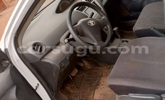 Acheter Occasion Voiture Toyota Yaris Blanc à Ouagadougou, Burkina-Faso Acheter Occasion Voiture Toyota Yaris Blanc à Ouagadougou, Burkina-Faso