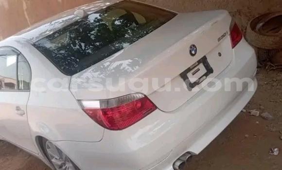 Sayi Na hannu BMW 2-Series White Mota in Ouagadougou a Burkina Faso Sayi Na hannu BMW 2-Series White Mota in Ouagadougou a Burkina Faso
