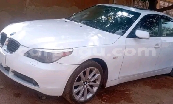 Sayi Na hannu BMW 2-Series White Mota in Ouagadougou a Burkina Faso Sayi Na hannu BMW 2-Series White Mota in Ouagadougou a Burkina Faso