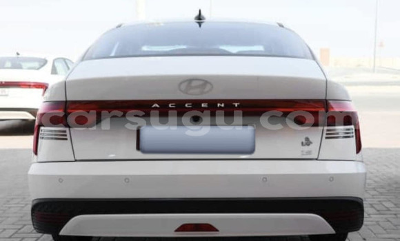 Buy Used Hyundai Accent White Car in Ouagadougou in Burkina Faso Buy Used Hyundai Accent White Car in Ouagadougou in Burkina Faso