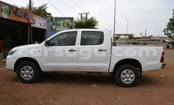 Sayi Na hannu Toyota Pickup White Mota in Ouagadougou a Burkina Faso