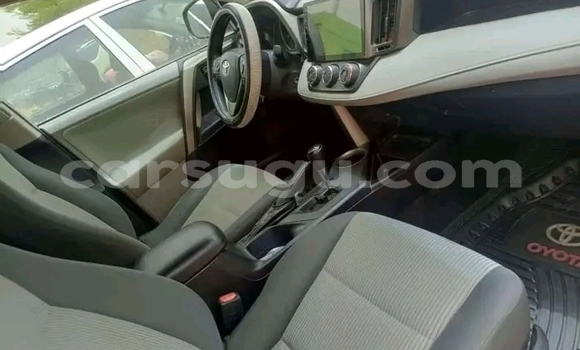 Acheter Occasion Voiture Toyota RAV4 Blanc à Boromo, Bale Acheter Occasion Voiture Toyota RAV4 Blanc à Boromo, Bale