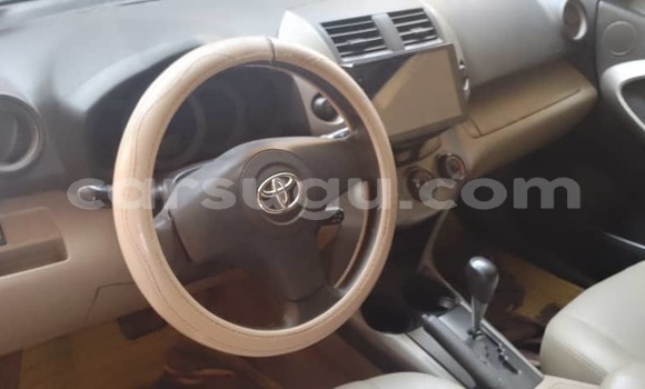 Acheter Occasion Voiture Toyota RAV4 Blanc à Ouagadougou, Burkina-Faso Acheter Occasion Voiture Toyota RAV4 Blanc à Ouagadougou, Burkina-Faso