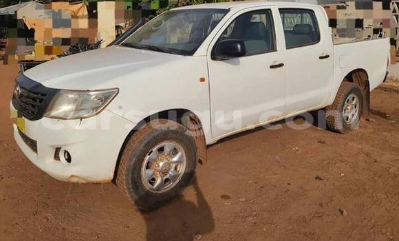 Sayi Na hannu Toyota Hilux White Mota in Ouagadougou a Burkina Faso Sayi Na hannu Toyota Hilux White Mota in Ouagadougou a Burkina Faso