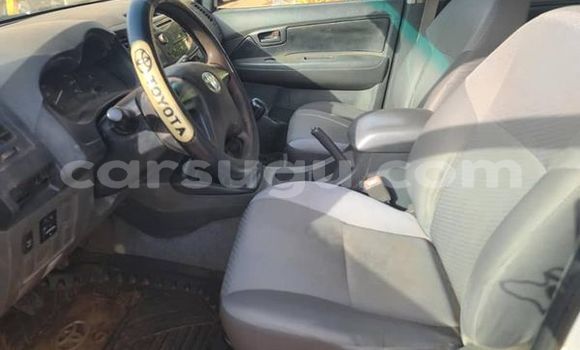 Sayi Na hannu Toyota Hilux White Mota in Ouagadougou a Burkina Faso Sayi Na hannu Toyota Hilux White Mota in Ouagadougou a Burkina Faso