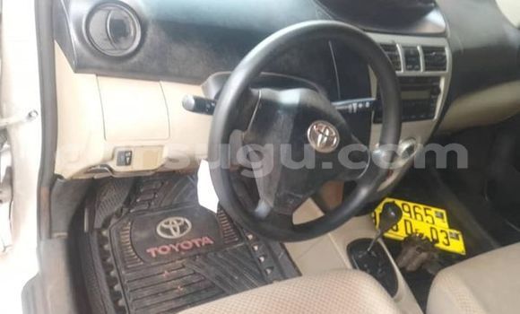 Sayi Na hannu Toyota Yaris White Mota in Ouagadougou a Burkina Faso Sayi Na hannu Toyota Yaris White Mota in Ouagadougou a Burkina Faso