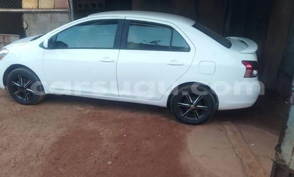 Sayi Na hannu Toyota Yaris White Mota in Ouagadougou a Burkina Faso Sayi Na hannu Toyota Yaris White Mota in Ouagadougou a Burkina Faso