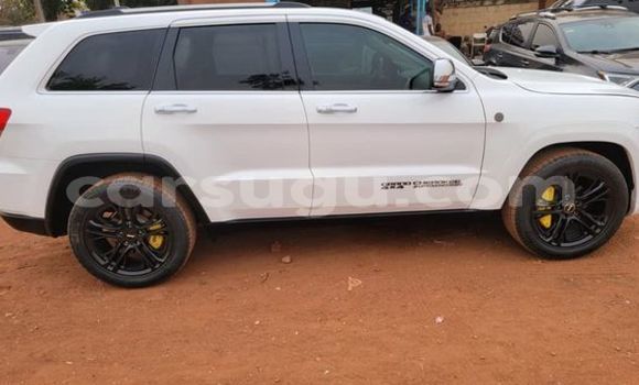 Sayi Na hannu Jeep Grand Cherokee White Mota in Ouagadougou a Burkina Faso Sayi Na hannu Jeep Grand Cherokee White Mota in Ouagadougou a Burkina Faso