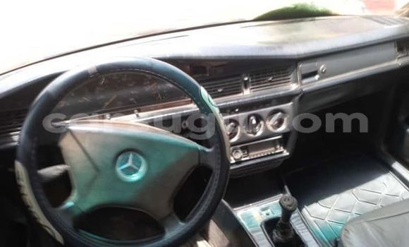 Sayi Na hannu Mercedes-Benz 190 Azurfa Mota in Ouagadougou a Burkina Faso Sayi Na hannu Mercedes-Benz 190 Azurfa Mota in Ouagadougou a Burkina Faso