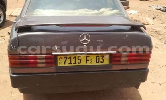 Sayi Na hannu Mercedes-Benz 190 Azurfa Mota in Ouagadougou a Burkina Faso Sayi Na hannu Mercedes-Benz 190 Azurfa Mota in Ouagadougou a Burkina Faso