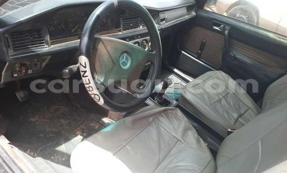 Sayi Na hannu Mercedes-Benz 190 Azurfa Mota in Ouagadougou a Burkina Faso Sayi Na hannu Mercedes-Benz 190 Azurfa Mota in Ouagadougou a Burkina Faso