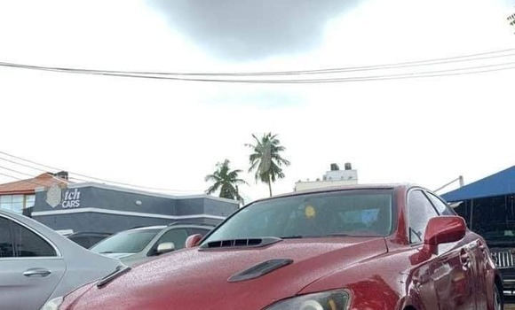 Sayi Na hannu Lexus IS Red Mota in Boromo a Bale Sayi Na hannu Lexus IS Red Mota in Boromo a Bale