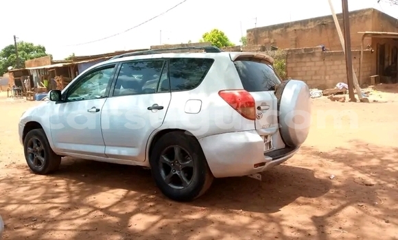 Buy Used Toyota RAV4 White Car in Ouagadougou in Burkina Faso Buy Used Toyota RAV4 White Car in Ouagadougou in Burkina Faso
