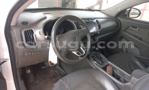 Acheter Occasion Voiture Kia Sportage Blanc à Ouagadougou, Burkina-Faso