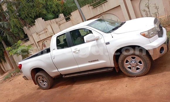 Buy Used Toyota Tundra White Car in Ouagadougou in Burkina Faso