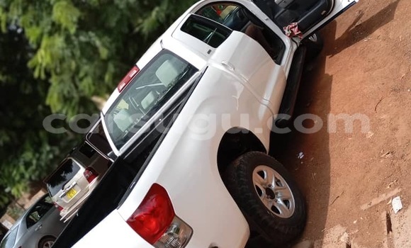 Sayi Na hannu Toyota Tundra White Mota in Ouagadougou a Burkina Faso Sayi Na hannu Toyota Tundra White Mota in Ouagadougou a Burkina Faso
