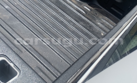 Sayi Na hannu Toyota Tundra White Mota in Ouagadougou a Burkina Faso Sayi Na hannu Toyota Tundra White Mota in Ouagadougou a Burkina Faso