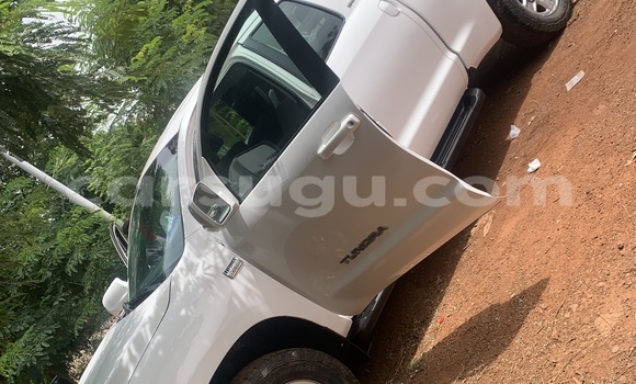 Sayi Na hannu Toyota Tundra White Mota in Ouagadougou a Burkina Faso Sayi Na hannu Toyota Tundra White Mota in Ouagadougou a Burkina Faso