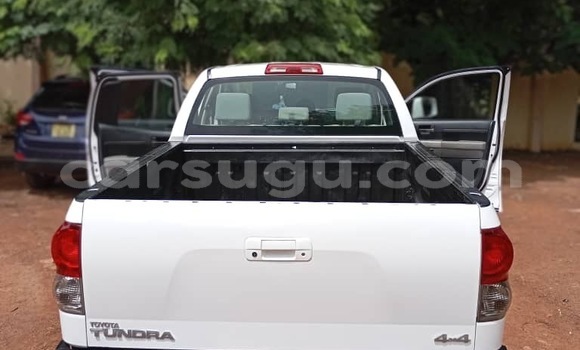 Sayi Na hannu Toyota Tundra White Mota in Ouagadougou a Burkina Faso Sayi Na hannu Toyota Tundra White Mota in Ouagadougou a Burkina Faso