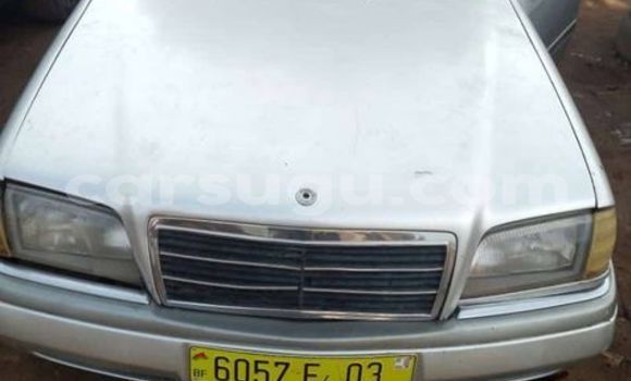 Sayi Na hannu Mercedes Viano Sauran Mota in Ouagadougou a Burkina Faso