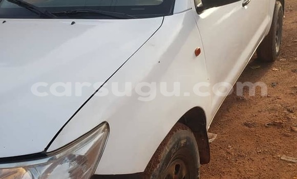 Sayi Na hannu Toyota Hilux White Mota in Ouagadougou a Burkina Faso Sayi Na hannu Toyota Hilux White Mota in Ouagadougou a Burkina Faso