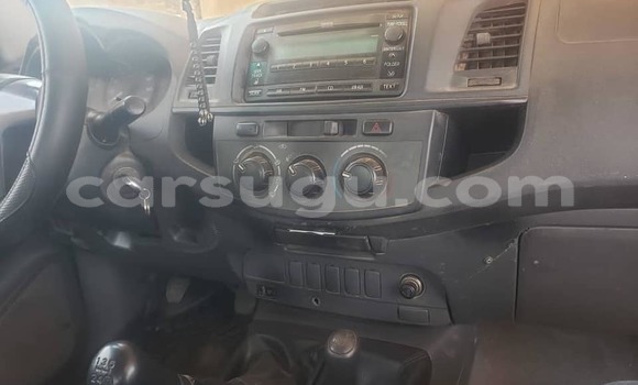 Sayi Na hannu Toyota Hilux White Mota in Ouagadougou a Burkina Faso Sayi Na hannu Toyota Hilux White Mota in Ouagadougou a Burkina Faso