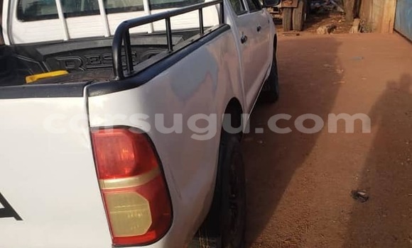 Sayi Na hannu Toyota Hilux White Mota in Ouagadougou a Burkina Faso Sayi Na hannu Toyota Hilux White Mota in Ouagadougou a Burkina Faso