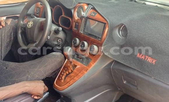 Sayi Na hannu Toyota Matrix White Mota in Bobo Dioulasso a Burkina Faso Sayi Na hannu Toyota Matrix White Mota in Bobo Dioulasso a Burkina Faso