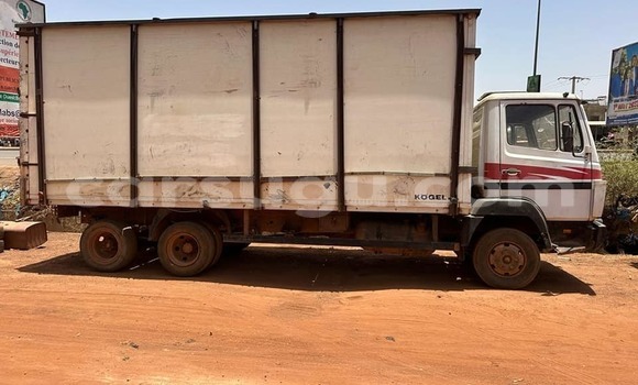 Sayi Na hannu Nissan Evalia White Babbar mota in Batie a Noumbiel Sayi Na hannu Nissan Evalia White Babbar mota in Batie a Noumbiel