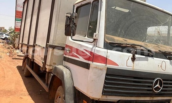 Sayi Na hannu Nissan Evalia White Babbar mota in Batie a Noumbiel Sayi Na hannu Nissan Evalia White Babbar mota in Batie a Noumbiel