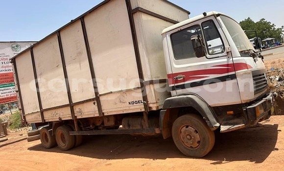 Sayi Na hannu Nissan Evalia White Babbar mota in Batie a Noumbiel Sayi Na hannu Nissan Evalia White Babbar mota in Batie a Noumbiel