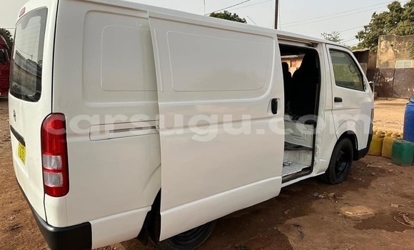 Sayi Na hannu Toyota Hiace White Mota in Bobo Dioulasso a Burkina Faso Sayi Na hannu Toyota Hiace White Mota in Bobo Dioulasso a Burkina Faso