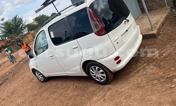 Acheter Occasion Voiture Toyota Yaris Blanc à Ouagadougou, Burkina-Faso Acheter Occasion Voiture Toyota Yaris Blanc à Ouagadougou, Burkina-Faso
