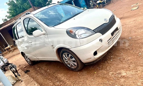 Acheter Occasion Voiture Toyota Yaris Blanc à Ouagadougou, Burkina-Faso Acheter Occasion Voiture Toyota Yaris Blanc à Ouagadougou, Burkina-Faso