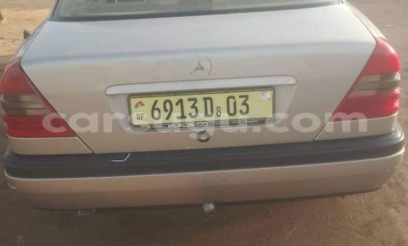 Acheter Occasion Voiture Mercedes-Benz C–Class Blanc à Boulsa, Namentenga Acheter Occasion Voiture Mercedes-Benz C–Class Blanc à Boulsa, Namentenga