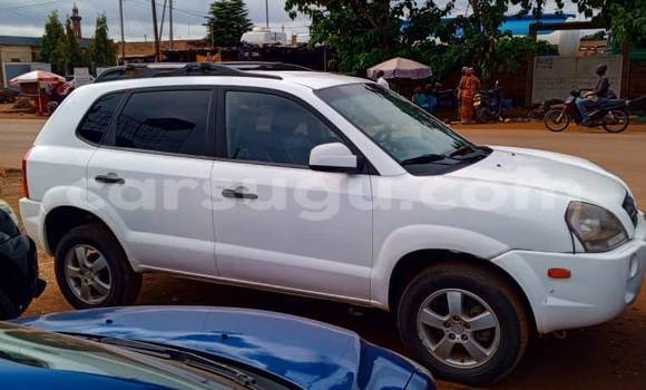 Sayi Na hannu Hyundai Tucson White Mota in Bobo Dioulasso a Burkina Faso Sayi Na hannu Hyundai Tucson White Mota in Bobo Dioulasso a Burkina Faso