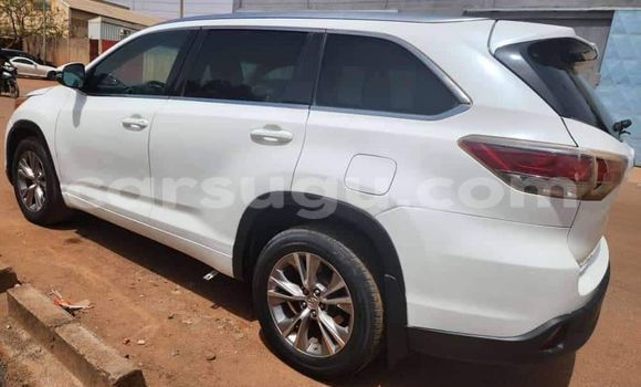 Sayi Na hannu Toyota Highlander White Mota in Batie a Noumbiel Sayi Na hannu Toyota Highlander White Mota in Batie a Noumbiel