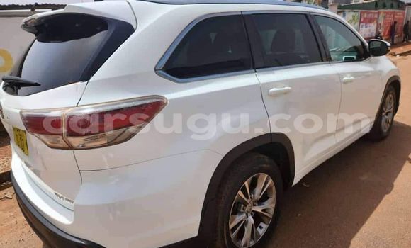 Sayi Na hannu Toyota Highlander White Mota in Batie a Noumbiel Sayi Na hannu Toyota Highlander White Mota in Batie a Noumbiel