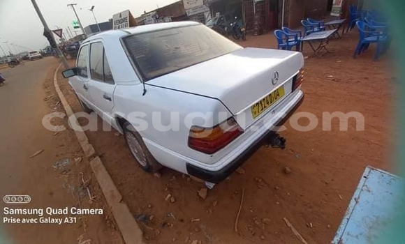 Acheter Occasion Voiture Mercedes-Benz 250 Blanc à Bobo Dioulasso, Burkina-Faso Acheter Occasion Voiture Mercedes-Benz 250 Blanc à Bobo Dioulasso, Burkina-Faso