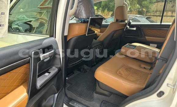 Sayi Na hannu Toyota Land Cruiser White Mota in Bousse a Kourweogo Sayi Na hannu Toyota Land Cruiser White Mota in Bousse a Kourweogo