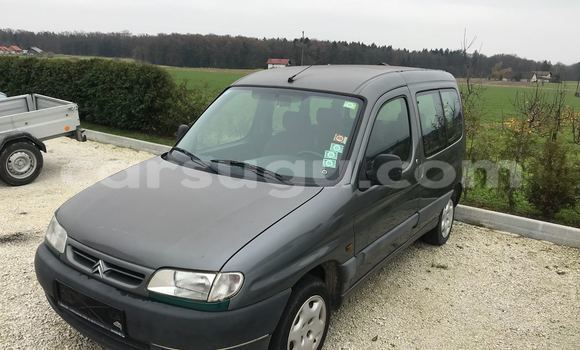 Acheter Occasion Voiture Citroen Xsara Gris à Bobo Dioulasso, Burkina-Faso Acheter Occasion Voiture Citroen Xsara Gris à Bobo Dioulasso, Burkina-Faso