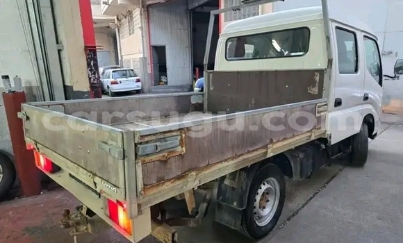 Sayi Na hannu Toyota Dyna White Mota in Ouagadougou a Burkina Faso Sayi Na hannu Toyota Dyna White Mota in Ouagadougou a Burkina Faso