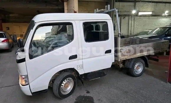 Sayi Na hannu Toyota Dyna White Mota in Ouagadougou a Burkina Faso Sayi Na hannu Toyota Dyna White Mota in Ouagadougou a Burkina Faso