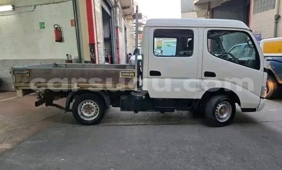 Sayi Na hannu Toyota Dyna White Mota in Ouagadougou a Burkina Faso Sayi Na hannu Toyota Dyna White Mota in Ouagadougou a Burkina Faso